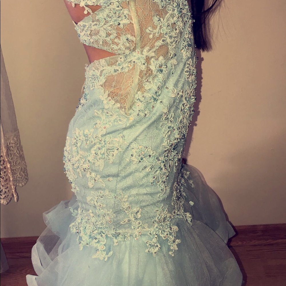 Prom dress!! - Picture 7 of 8